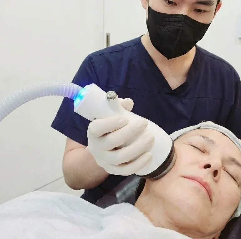 극초단파 리프팅 시술 장면